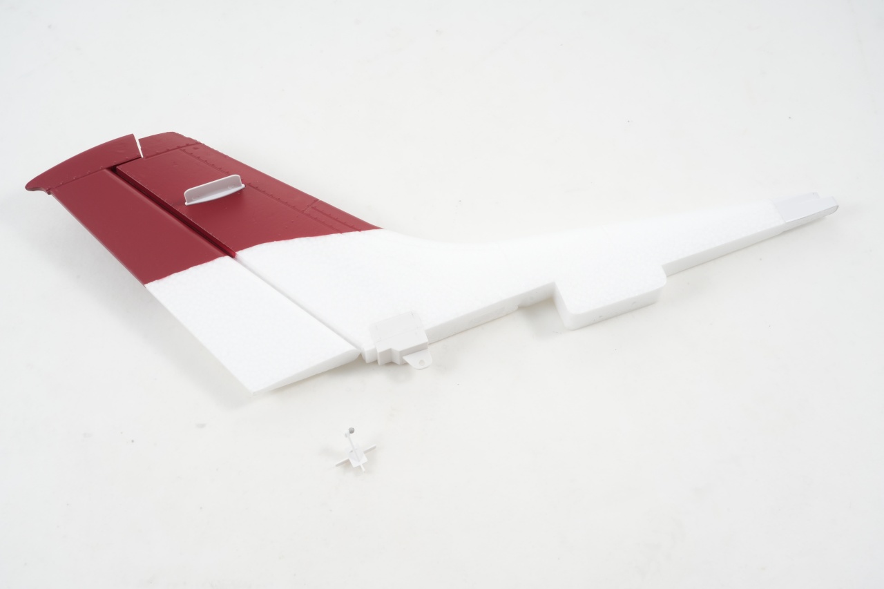FMS 1500mm Cessna - Seitenleitwerk rot