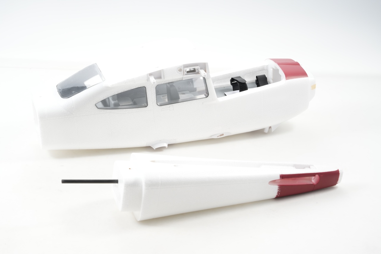 FMS 1500mm Cessna - Rumpf rot